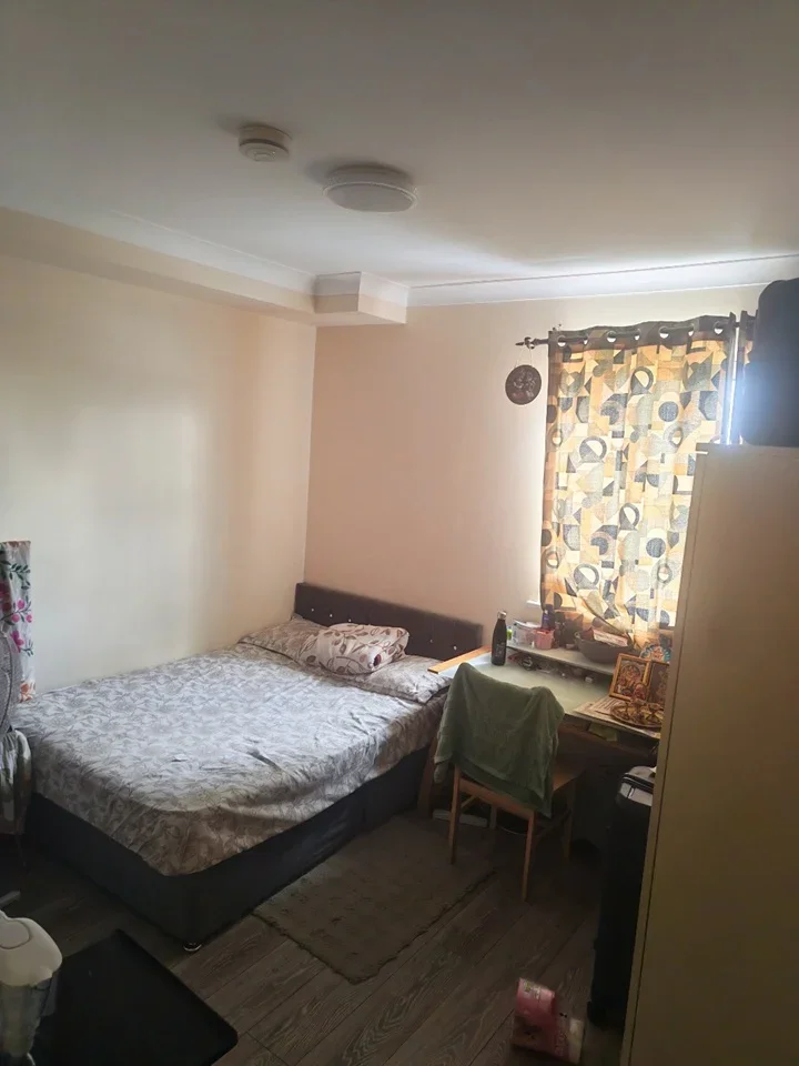 Room High Street in Greater London