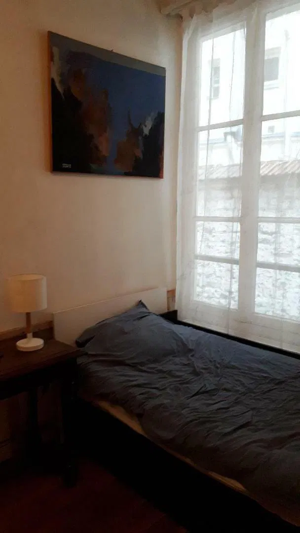 Flat Avenue de Saint-Ouen in Paris
