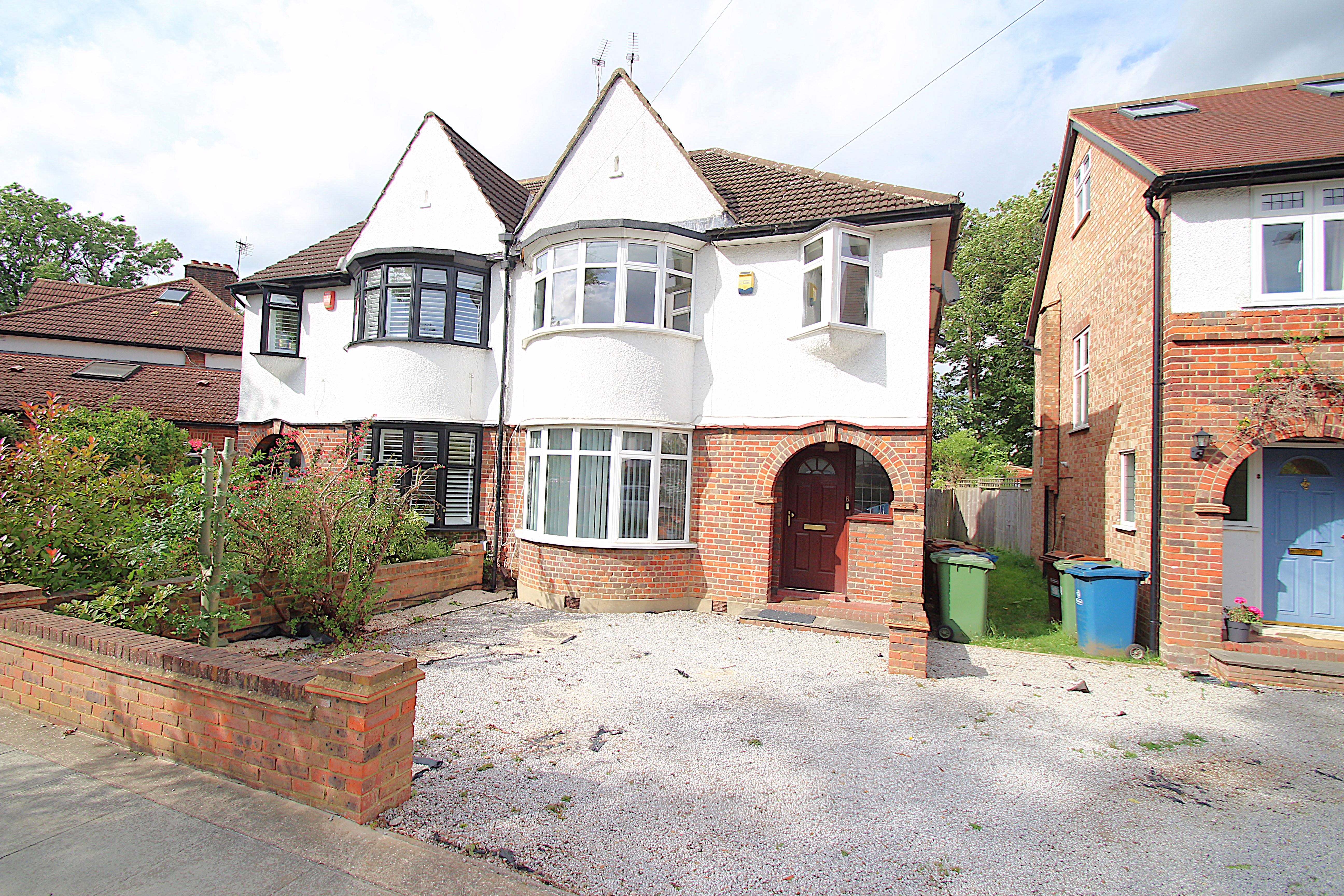 House Lyncroft Avenue in Greater London