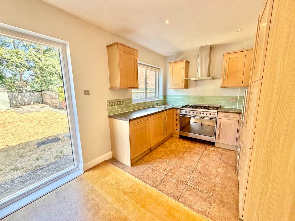 House Lyncroft Avenue in Greater London
