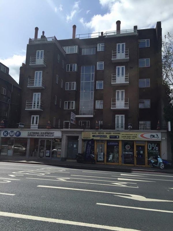 Flat Streatham High Road in Greater London