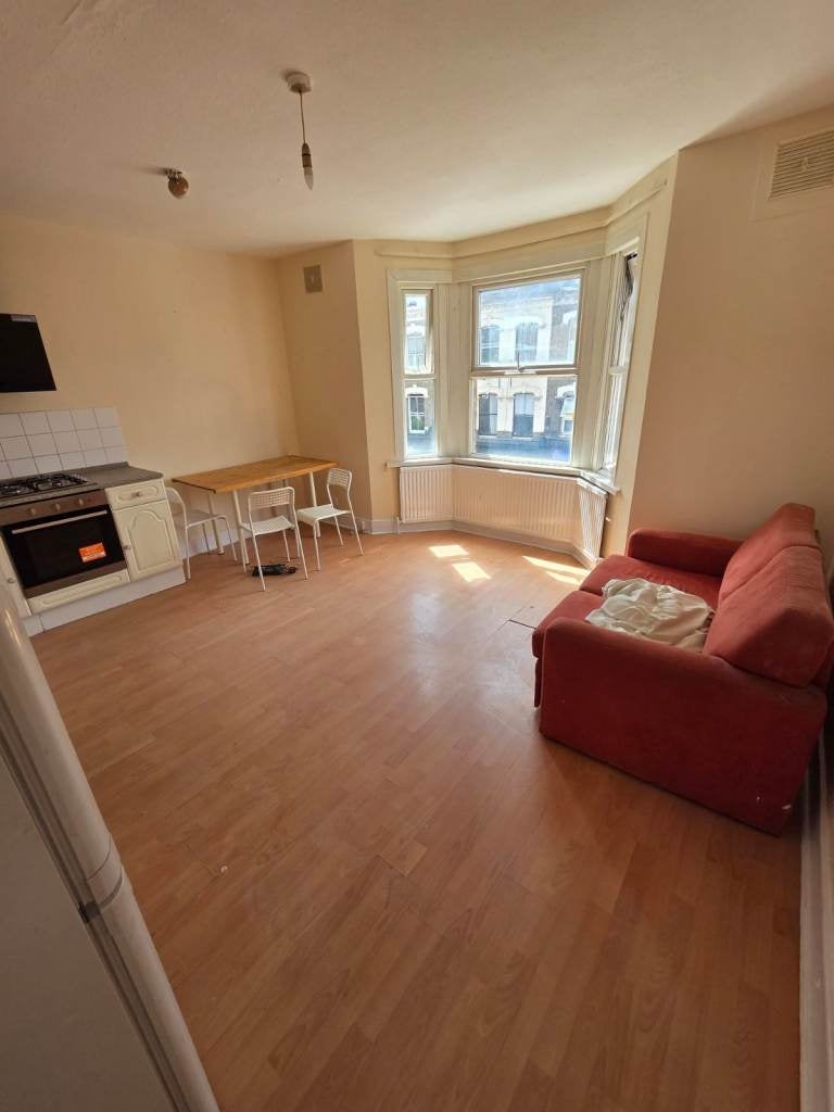 Flat Lower Clapton Road in Greater London