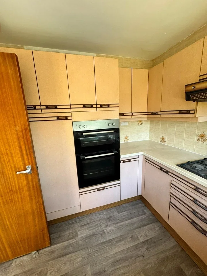 Flat Fairfield Road in Greater London