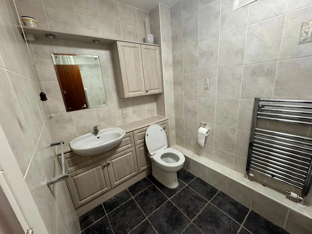Flat Fairfield Road in Greater London