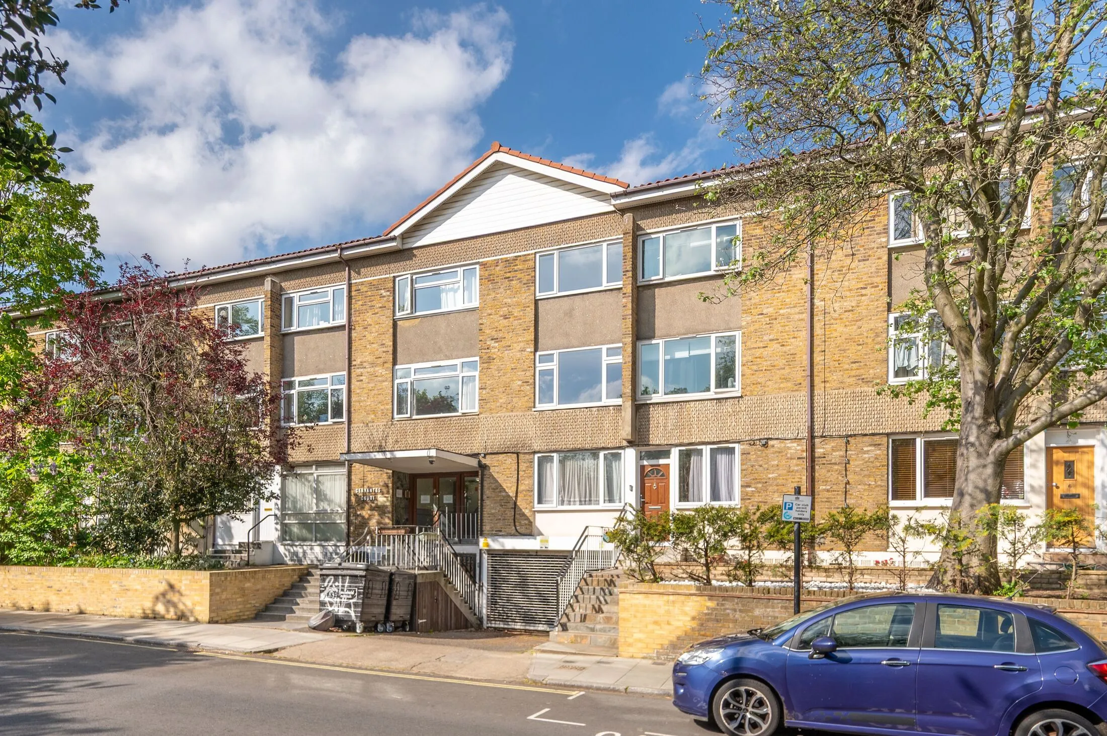 Flat Cervantes Court in City of Westminster