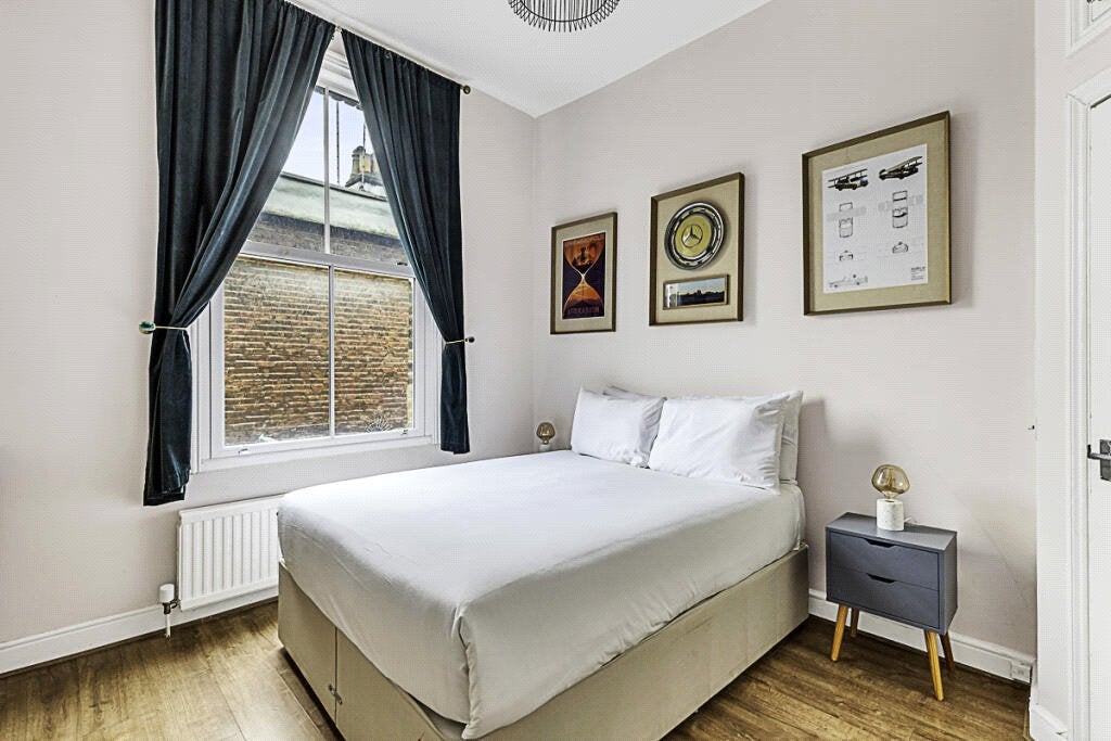 Flat Sulgrave Road in Greater London