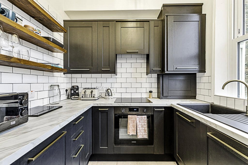 Flat Sulgrave Road in Greater London