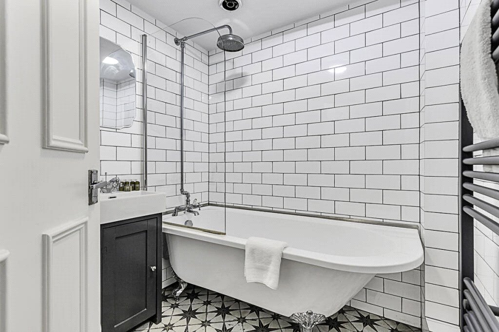 Flat Sulgrave Road in Greater London