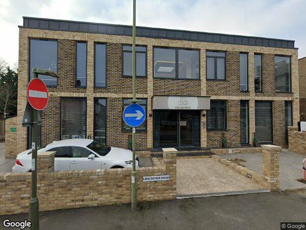 Flat Lancaster Road in Greater London