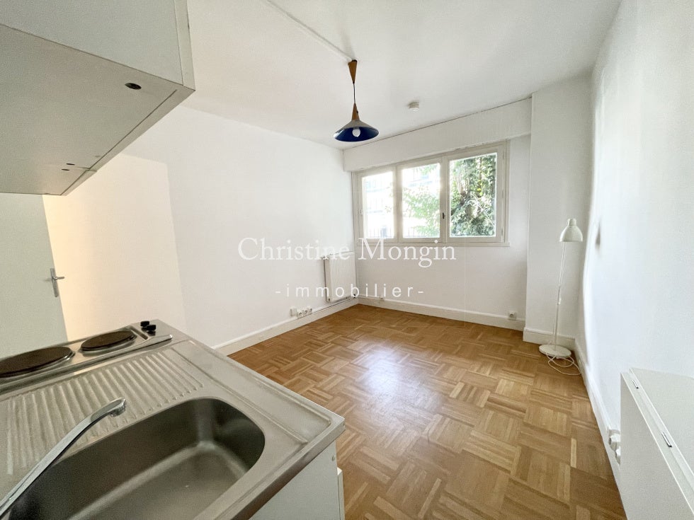 Flat Rue Ybry in Neuilly-sur-Seine