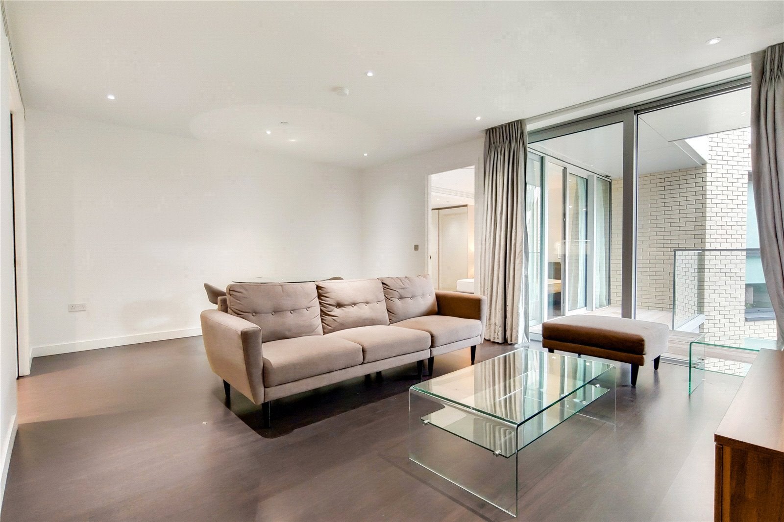 Flat Alie Street in Greater London
