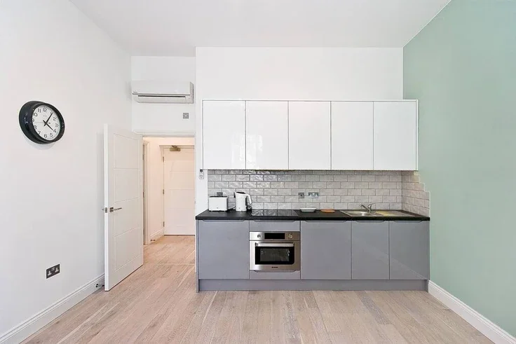 Flat Hanover Place in City of Westminster