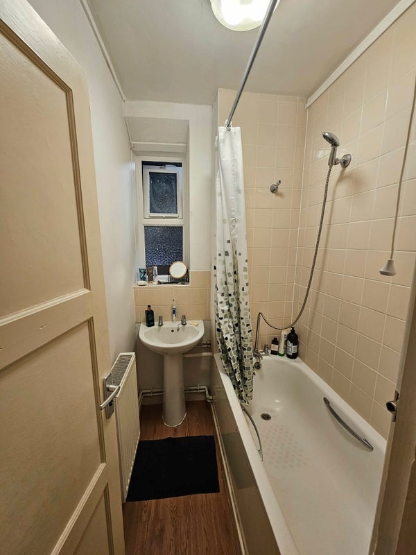 Flat Tulse Hill in Greater London