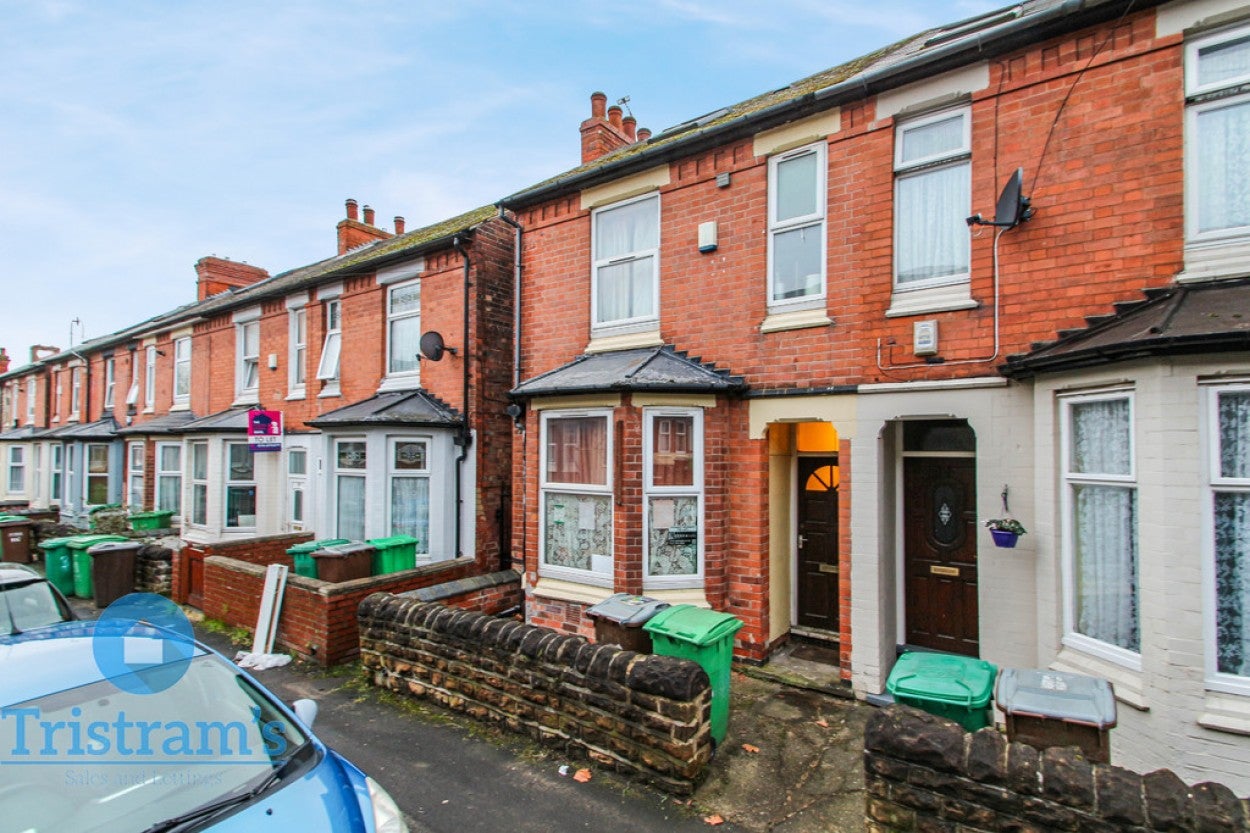 Room Sandfield Road in Nottingham