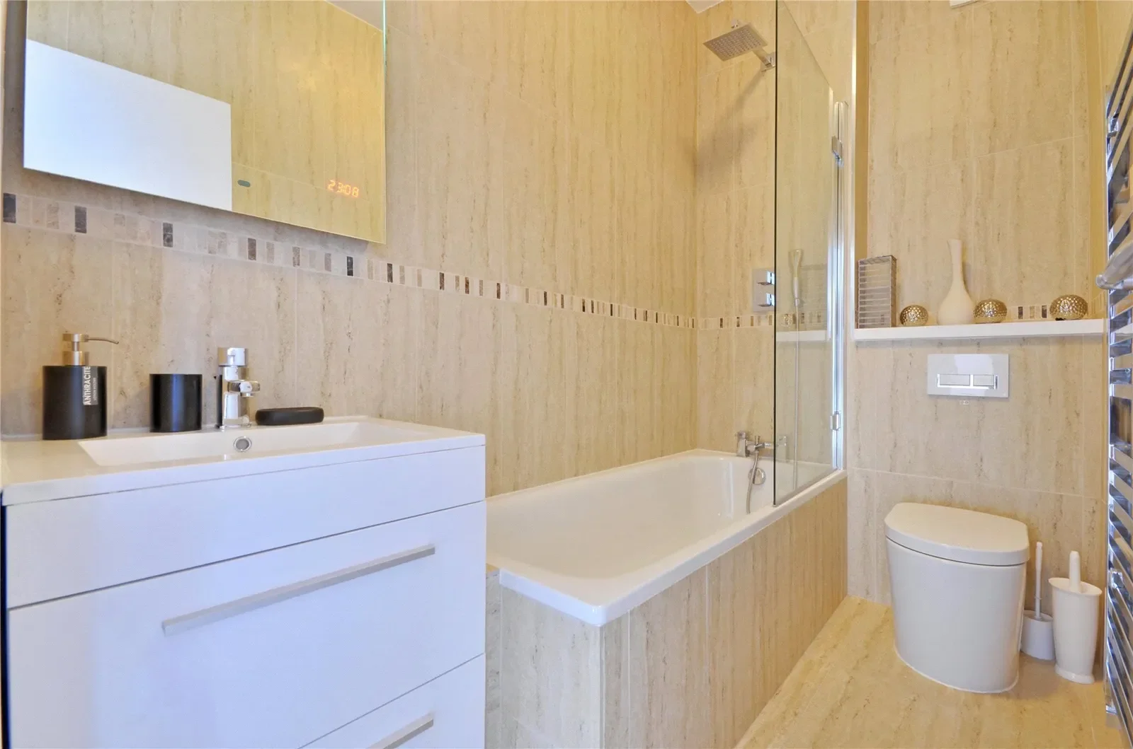 Flat Westbere Road in Greater London