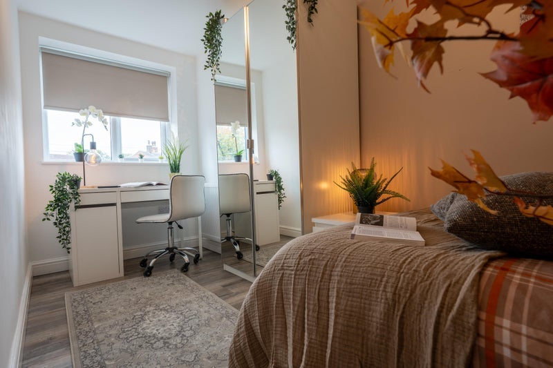 Room Radcliffe New Road in Whitefield