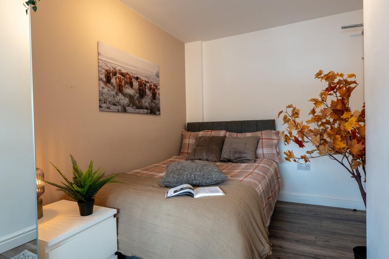 Room Radcliffe New Road in Whitefield
