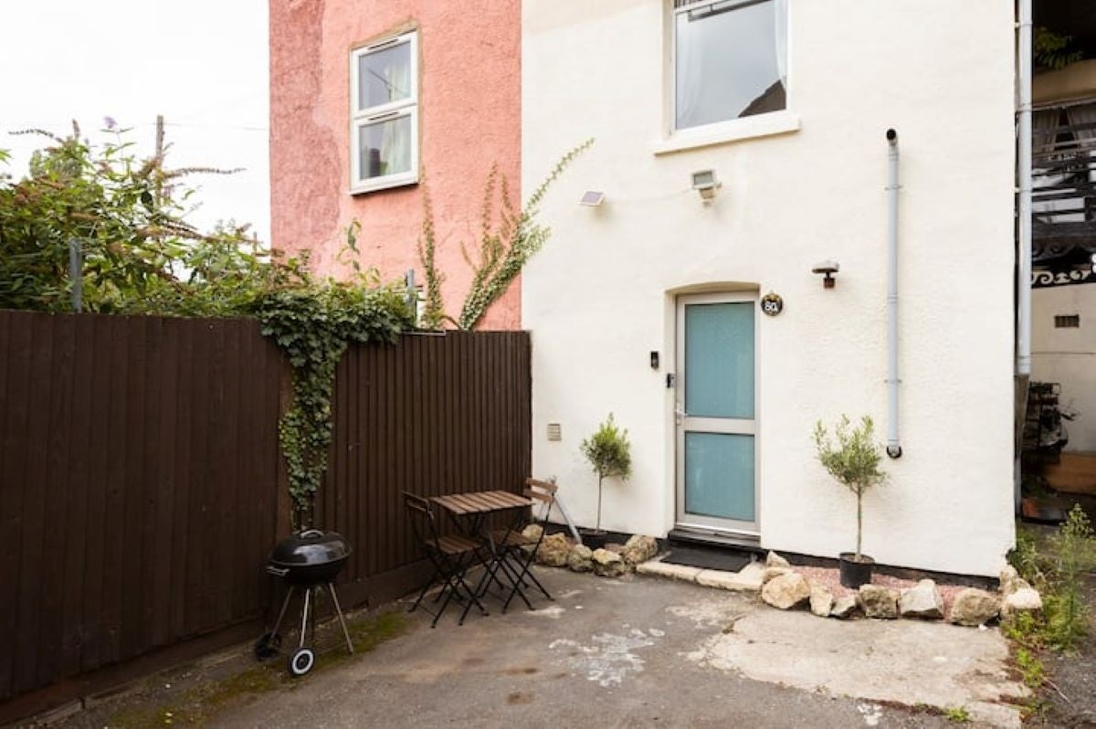 Flat Highfield Road in Dartford