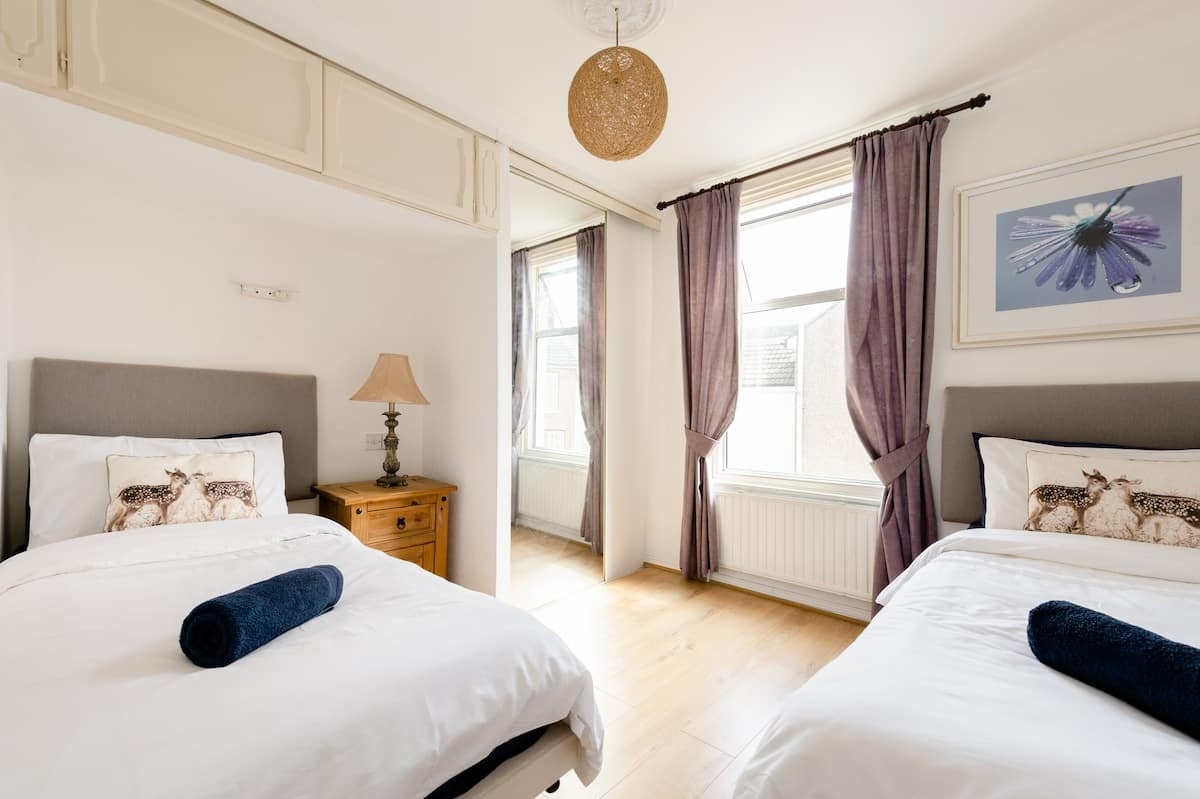 Flat Highfield Road in Dartford