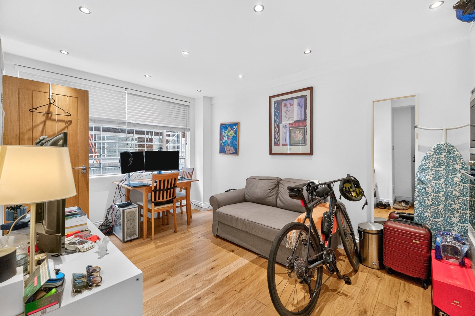 Flat Lucan Place in Greater London
