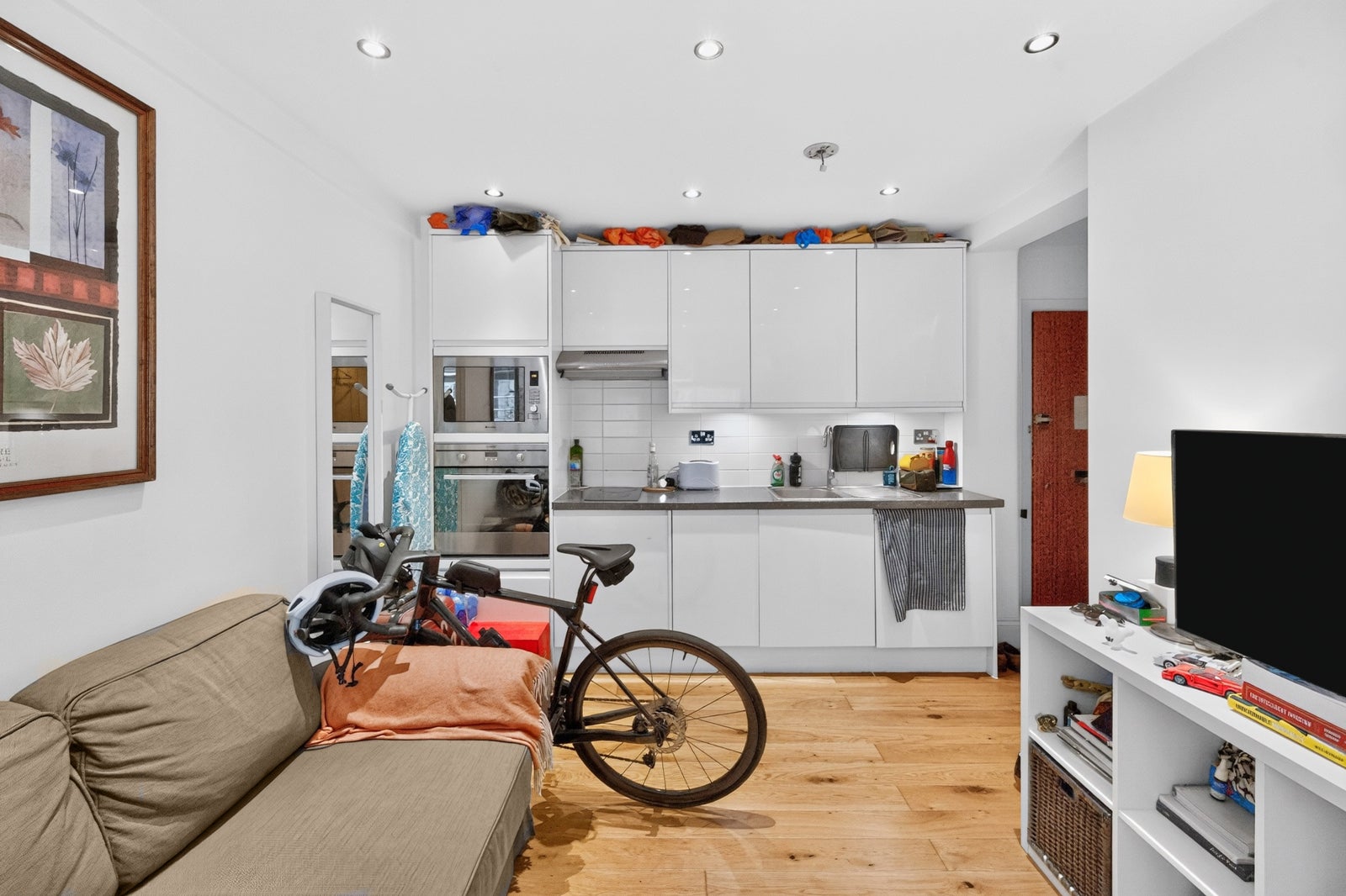 Flat Lucan Place in Greater London