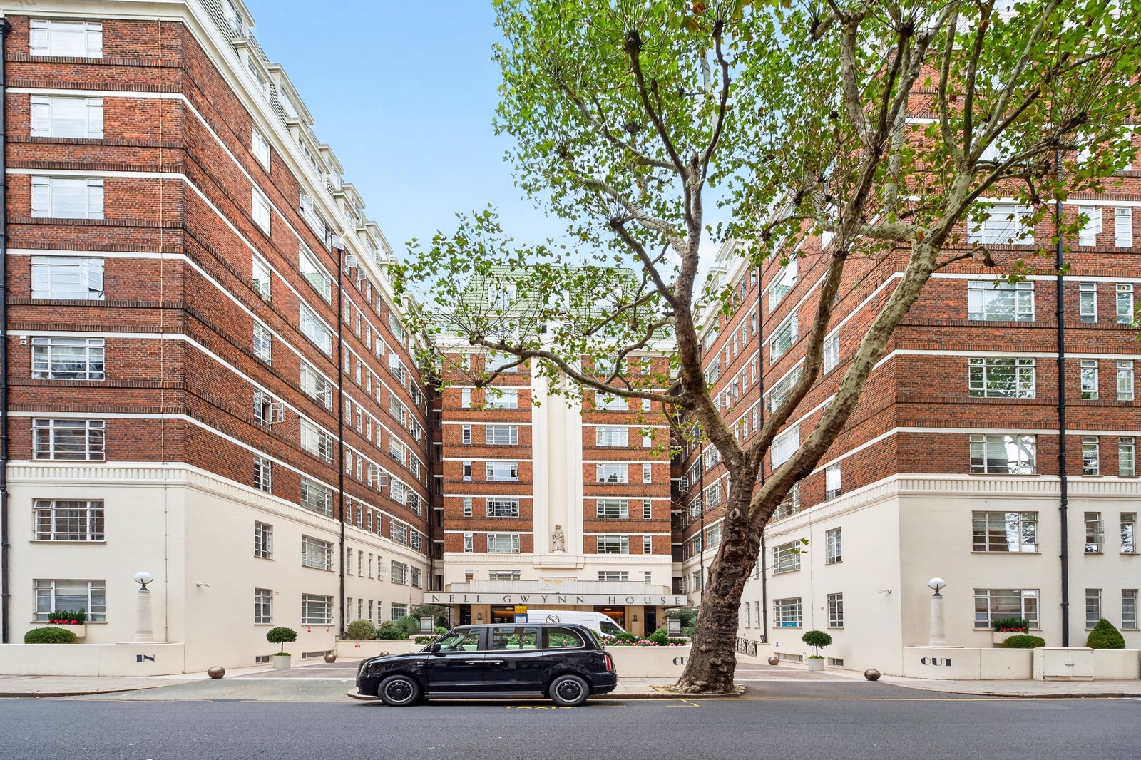 Flat Lucan Place in Greater London