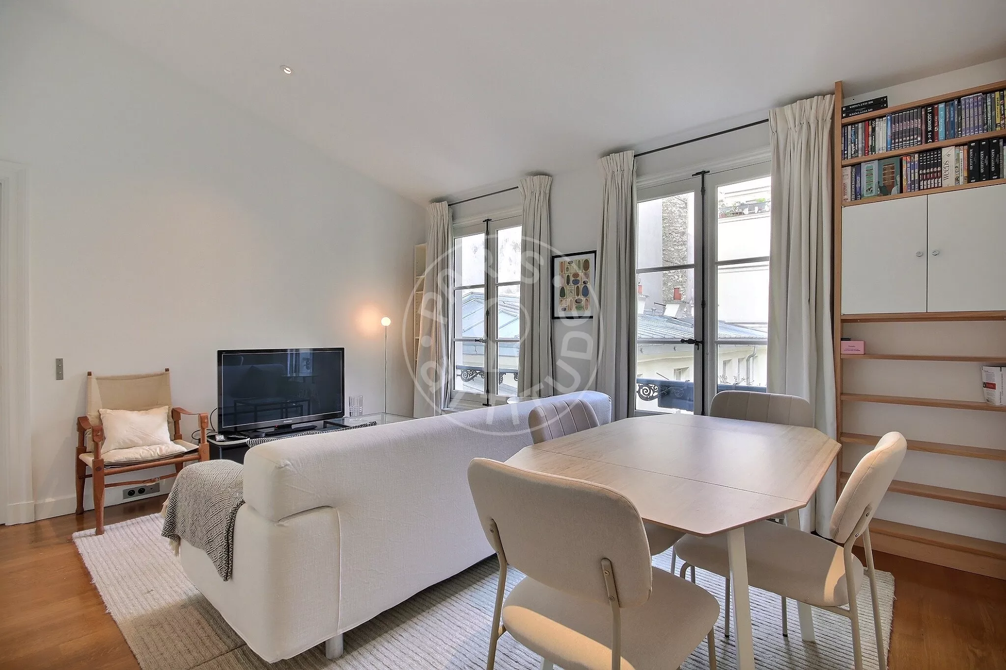 Flat Rue des Petites-Écuries in Paris