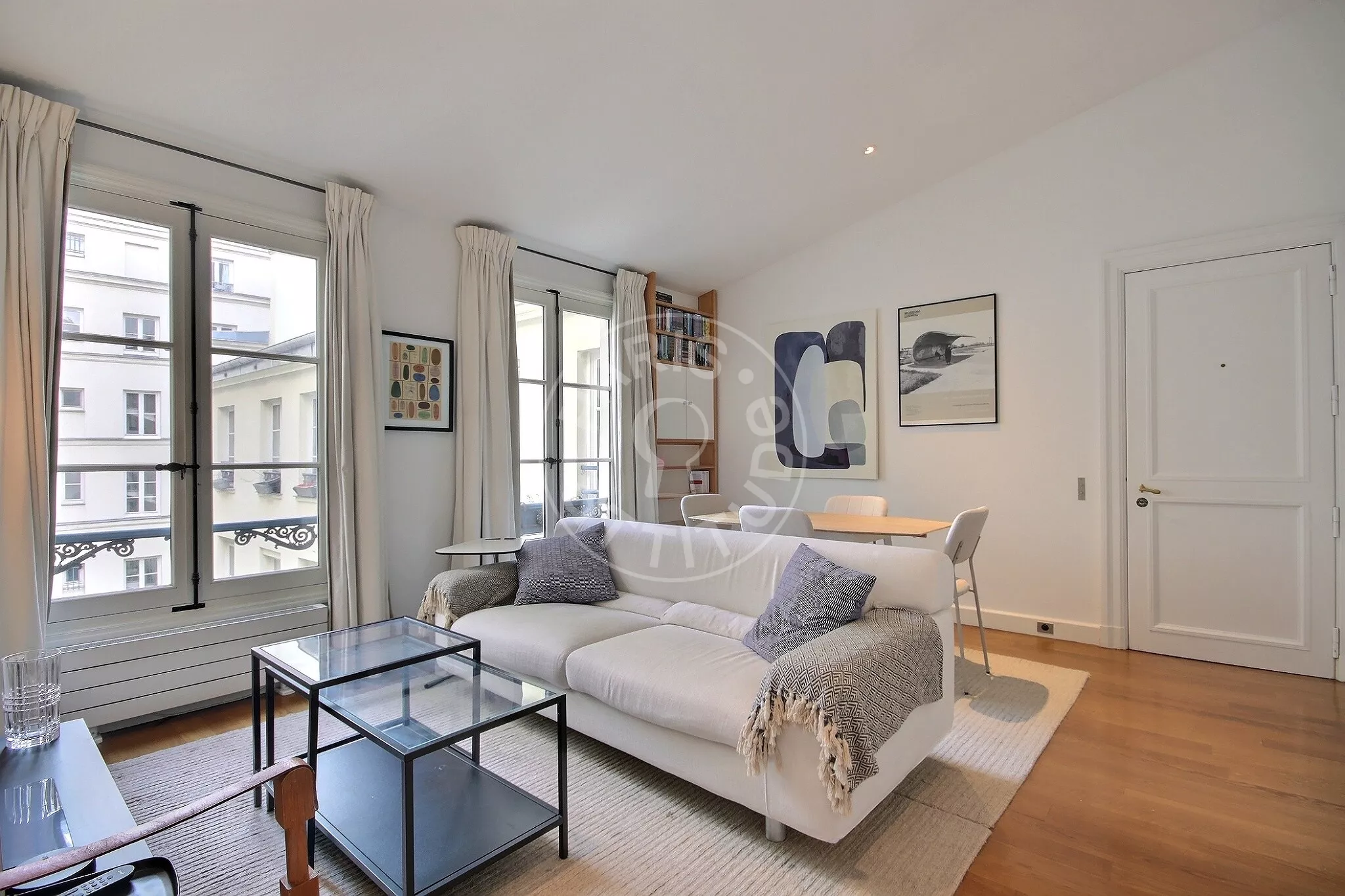 Flat Rue des Petites-Écuries in Paris
