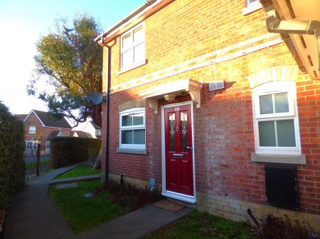Flat Wallace Drive in Wickford