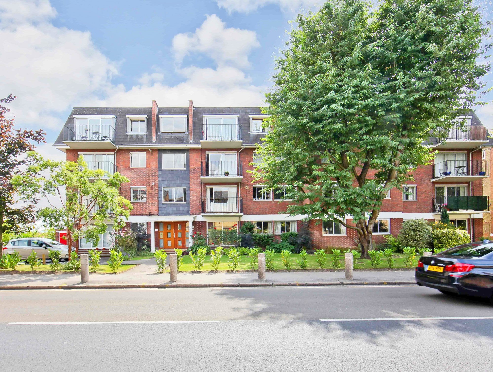 Flat Worple Road in Greater London