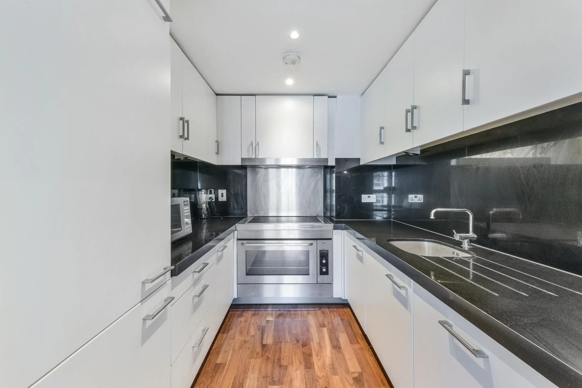 Flat Westferry Circus in Greater London