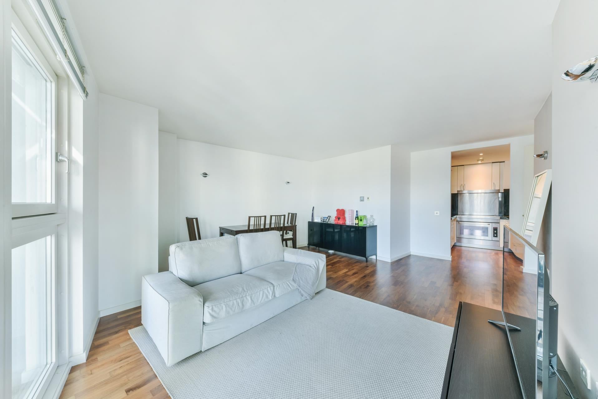 Flat Westferry Circus in Greater London