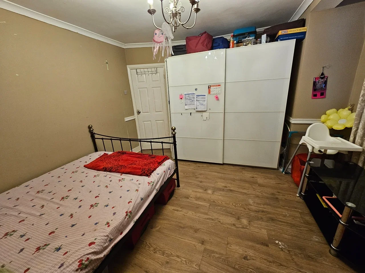 Room Western Avenue in Greater London