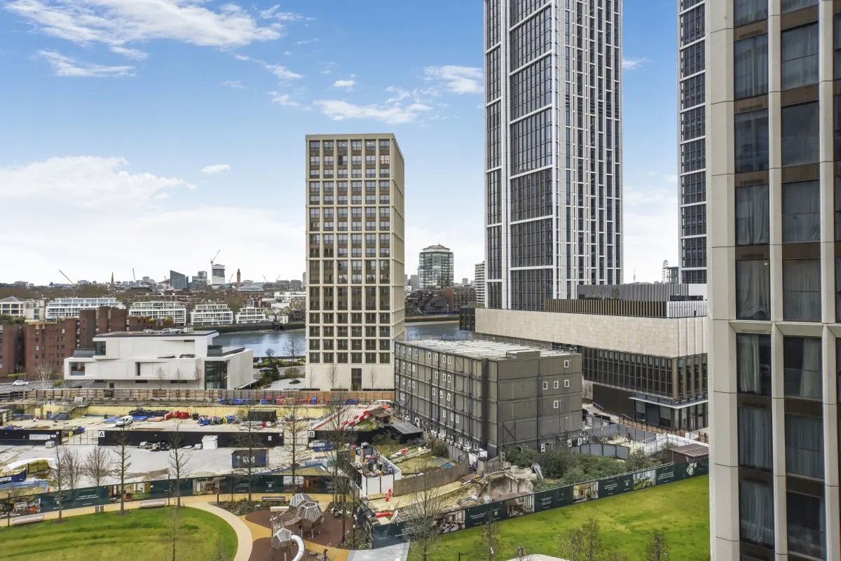 Flat Carnation Way in Greater London
