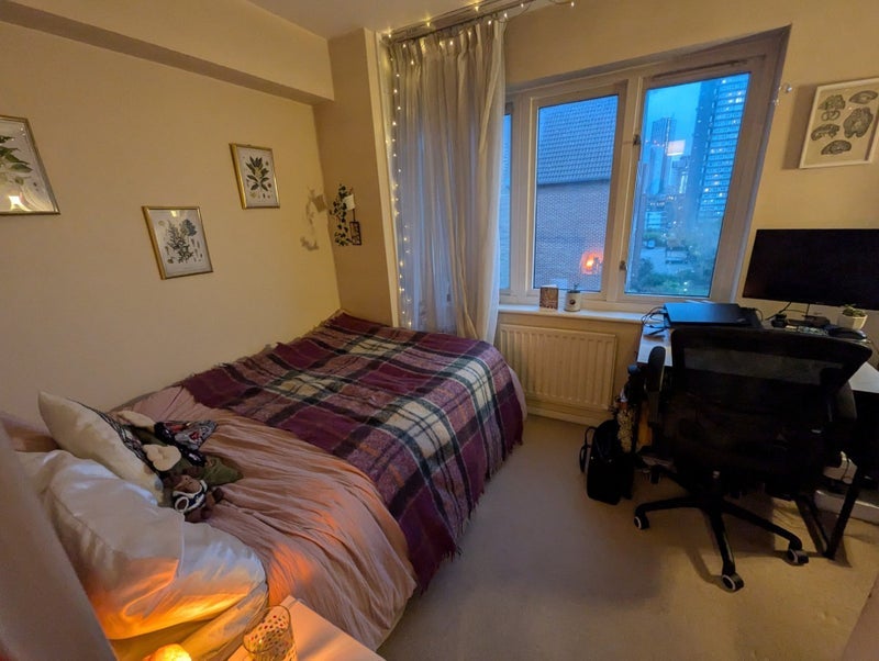 Flat Rembrandt Close in Greater London