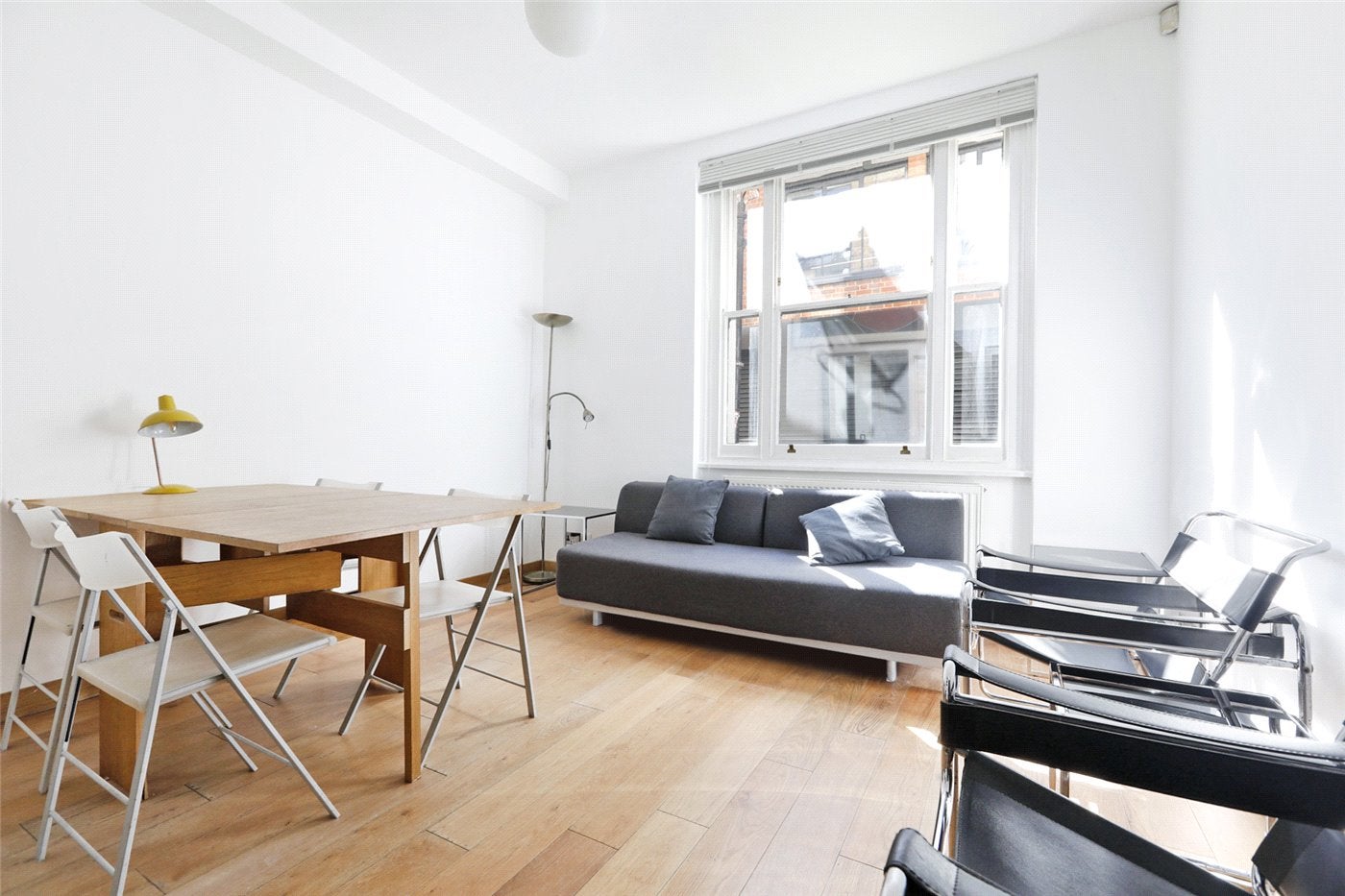 Flat Hanway Place in Greater London