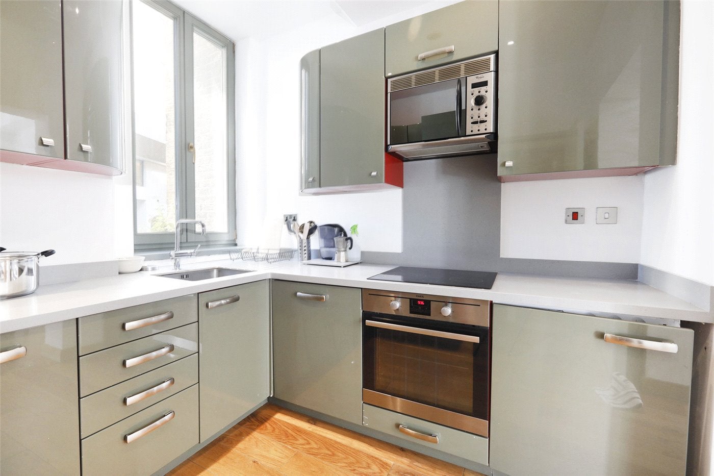 Flat Hanway Place in Greater London
