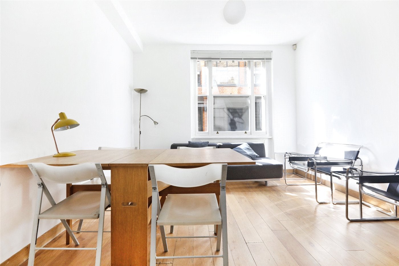 Flat Hanway Place in Greater London