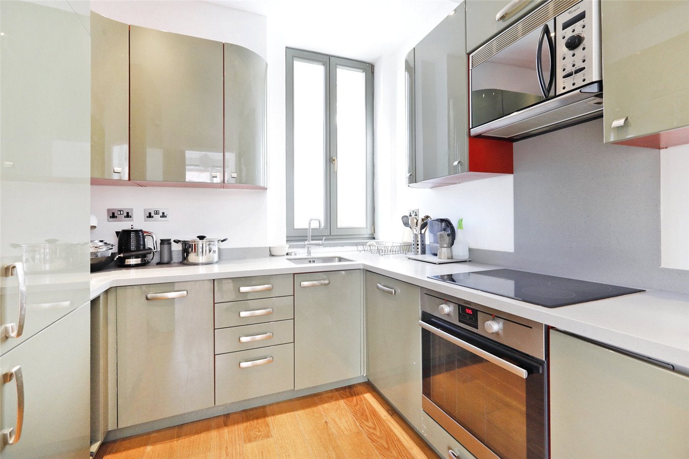 Flat Hanway Place in Greater London