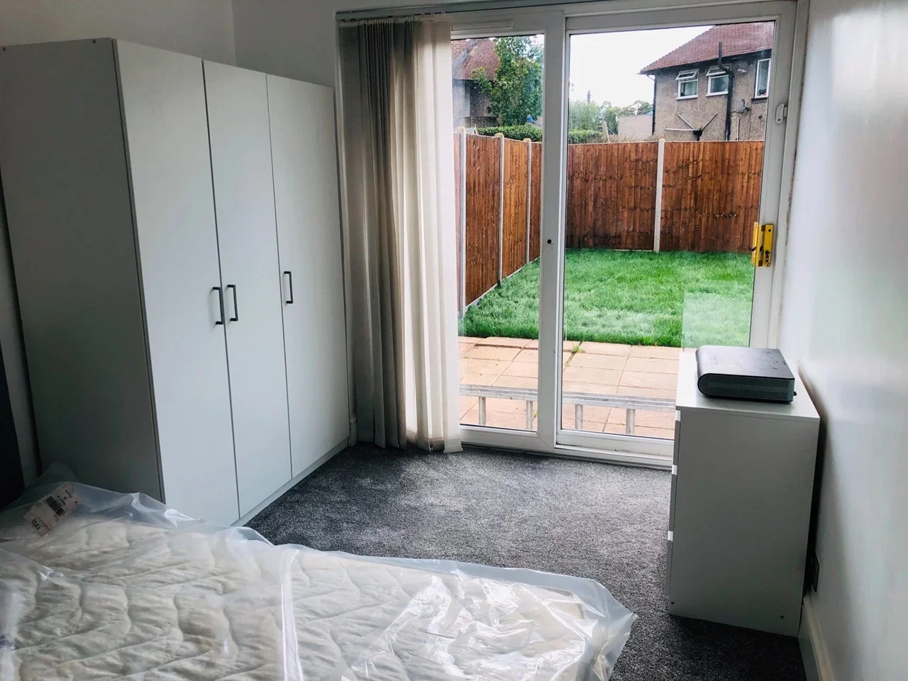 Room Gorringe Park Avenue in Greater London