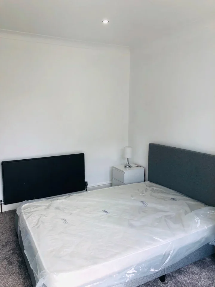 Room Gorringe Park Avenue in Greater London