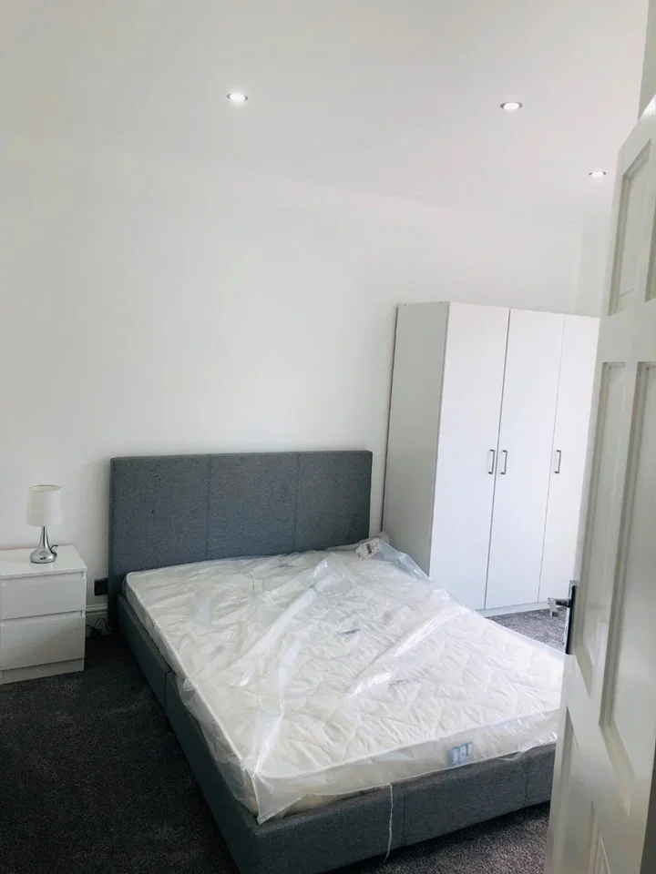 Room Gorringe Park Avenue in Greater London