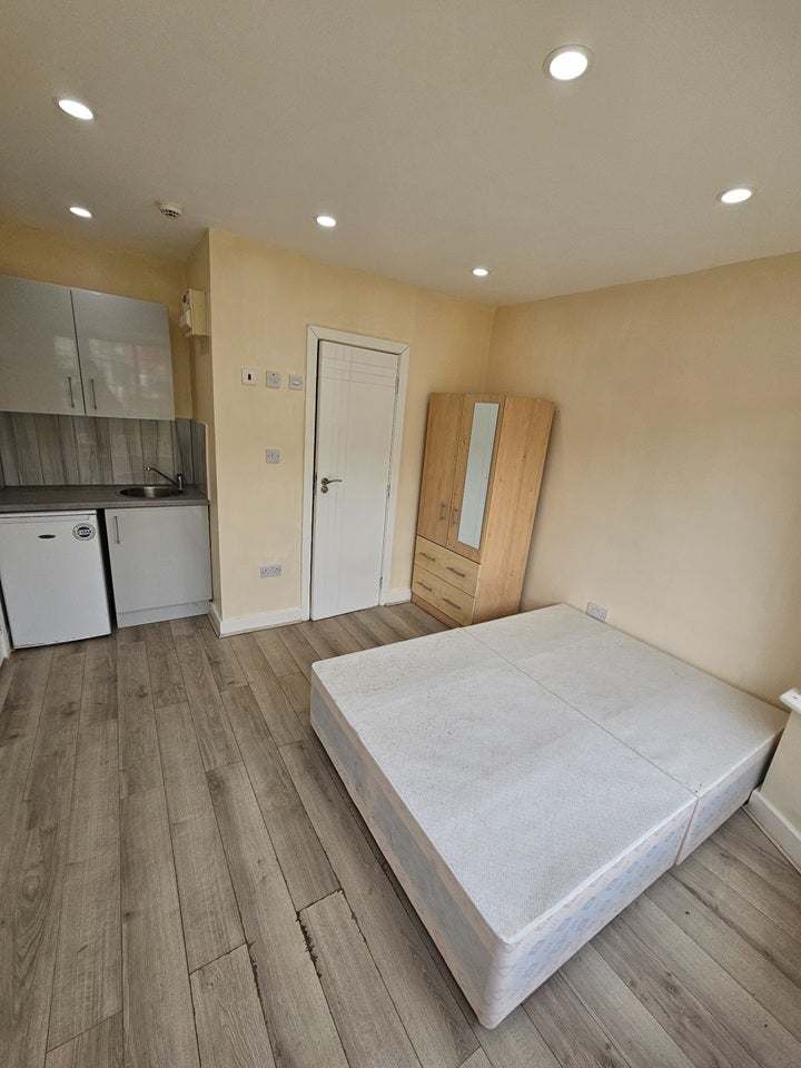 Flat Arkindale Road in Greater London