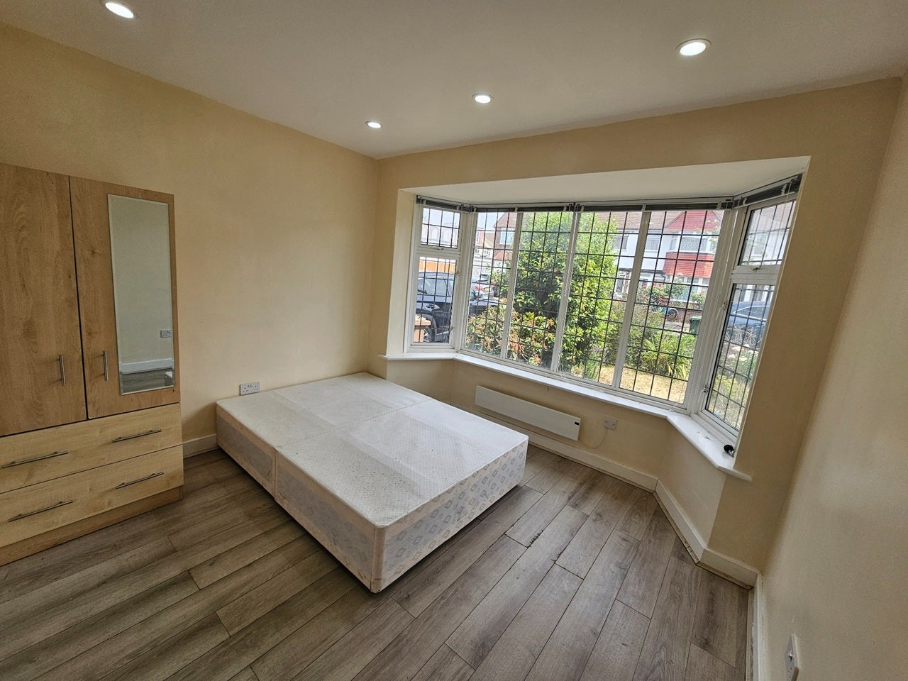 Flat Arkindale Road in Greater London