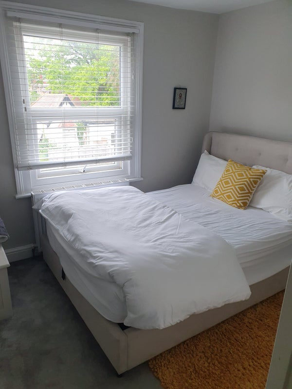 Room Stonard Road in Greater London