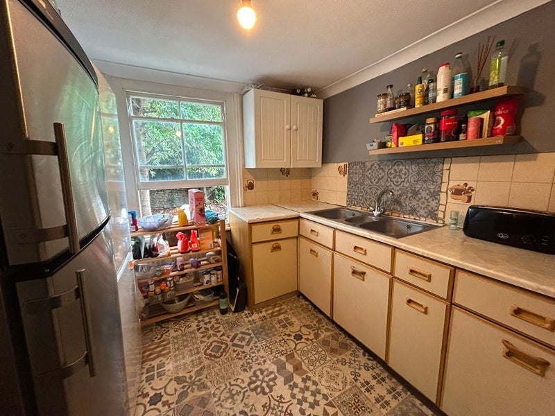 Room Winthorpe Road in Greater London