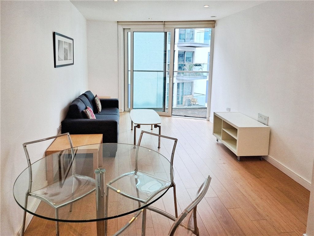 Flat Saffron Square in Greater London