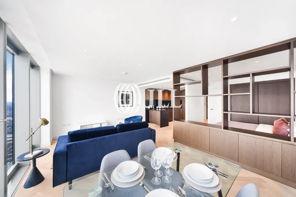 Flat Clove Crescent in Greater London