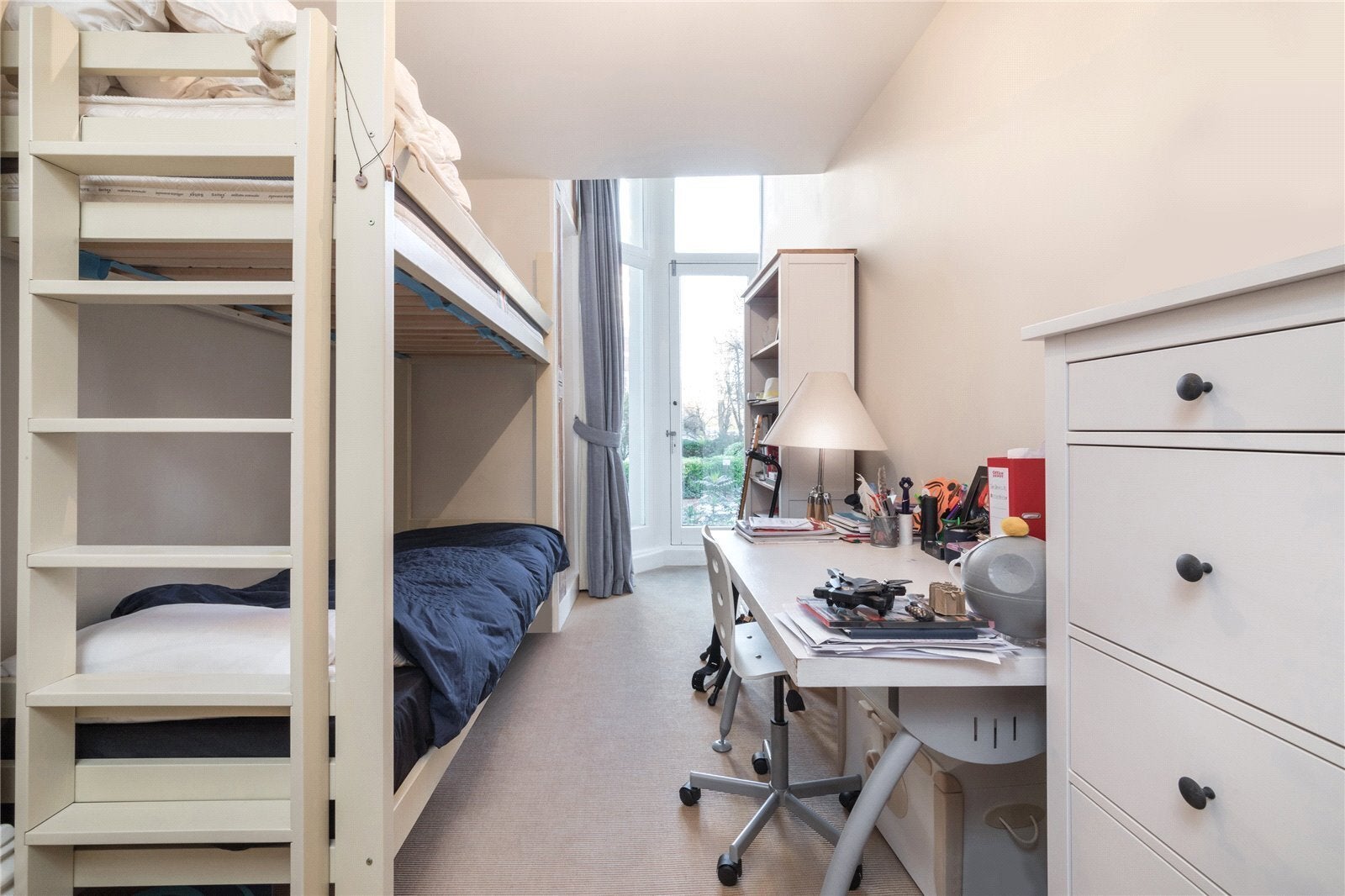Flat Belsize Park Gardens in Greater London