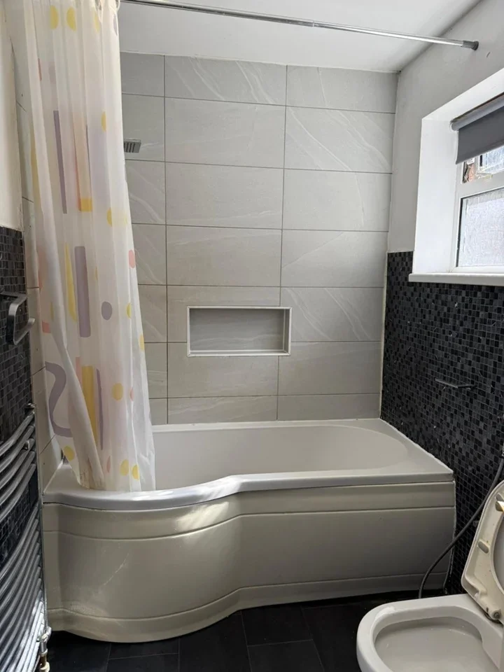 House Tenby Close in Greater London